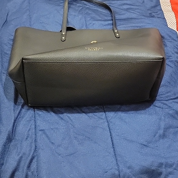 Victoria's Secret faux leather tote - Picture 4 of 4